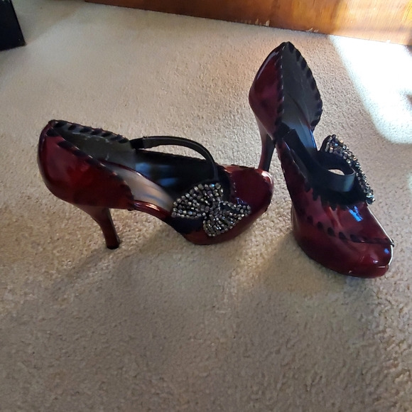 Heels - Picture 4 of 5